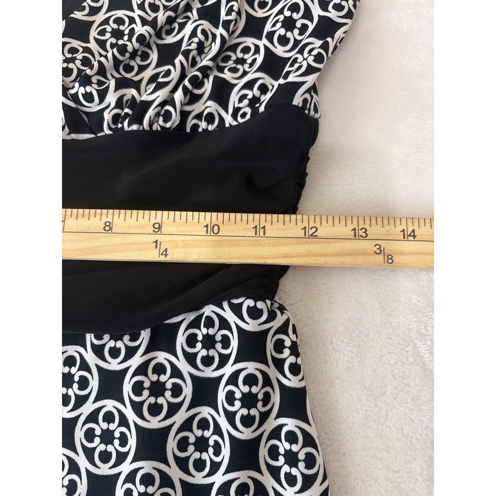 NWT White House Black Market Black White Medallion V-Neck Ruffled Hem Dress XS - Picture 5 of 7